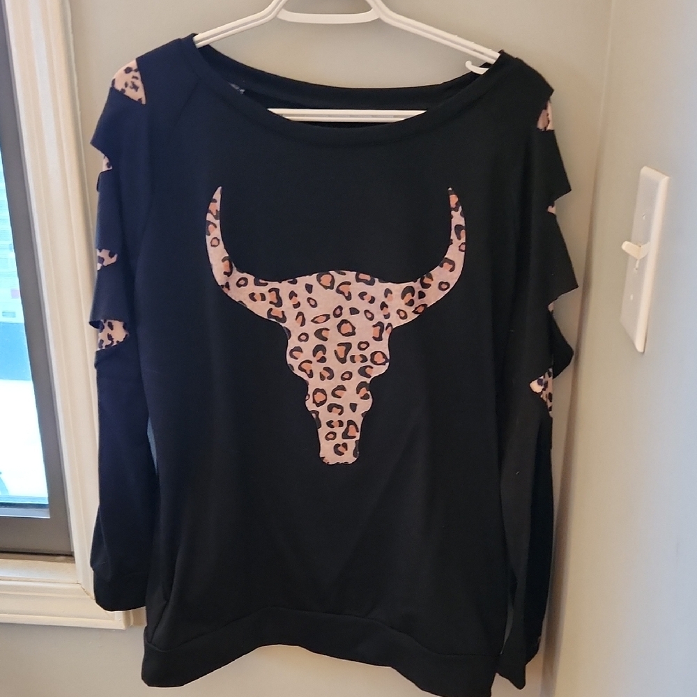 Black Leopard Print Bull Women's Top